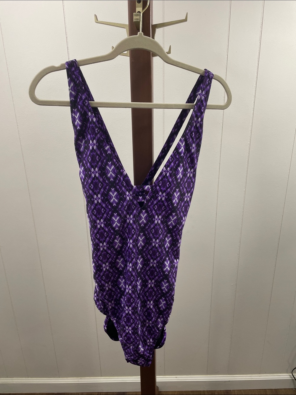 Speedo NWT Ultraback Purple Patterned Racerback One Piece Swim Suit